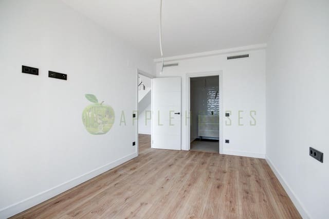 4 soverom Penthouse til salgs i Vilanova i la Geltrú med garasje - € 478 000 (Ref: 9195484)