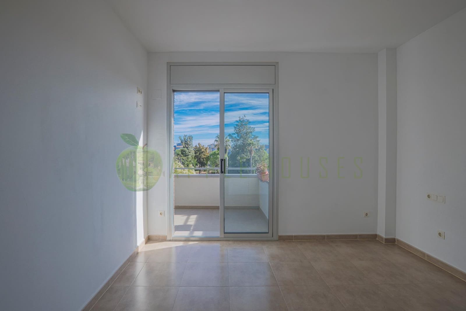 Apartamento de 3 habitaciones en Sitges en alquiler con piscina garaje - 2.100 € (Ref: 9400908)
