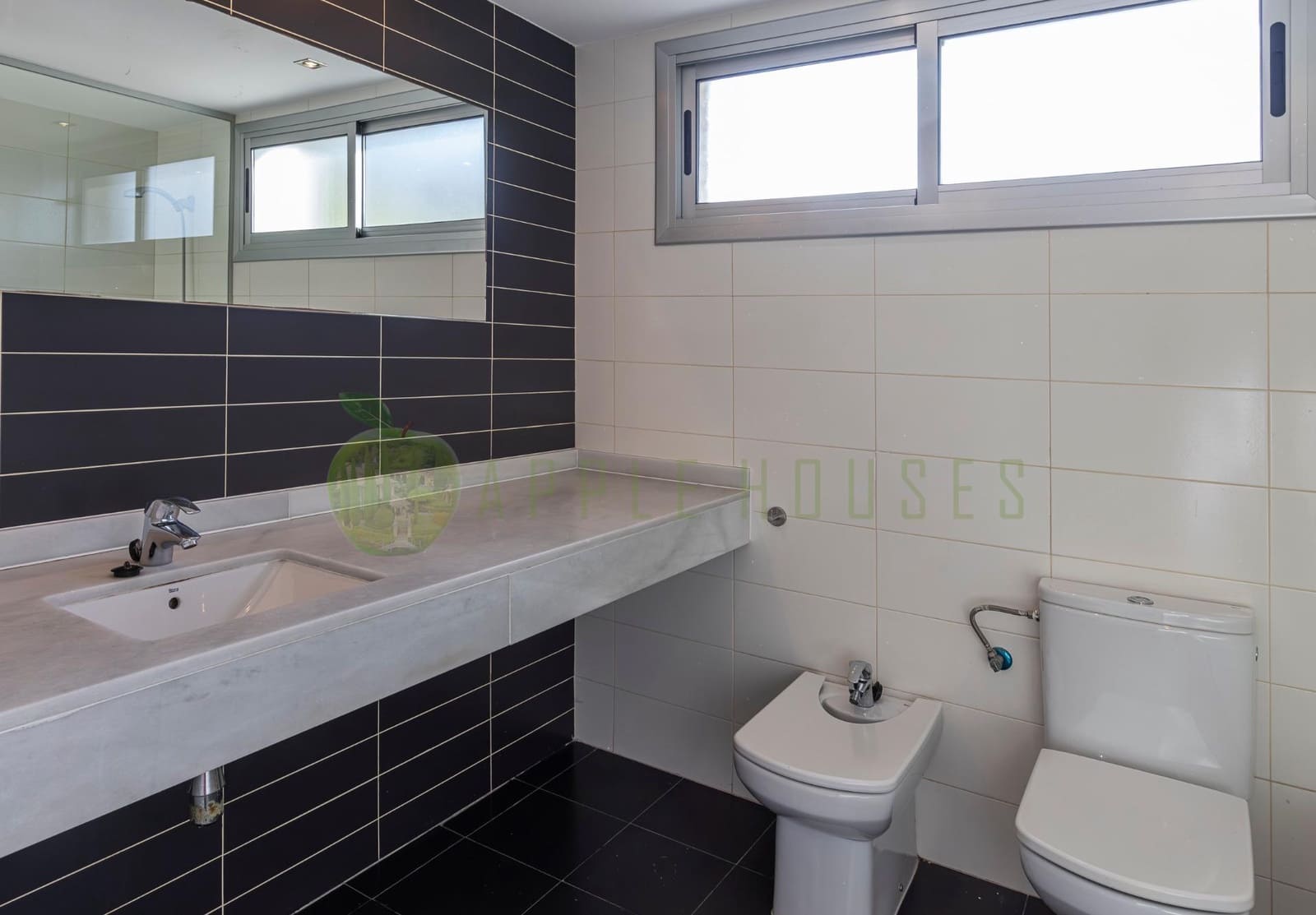 Apartamento de 3 habitaciones en Sitges en alquiler con piscina garaje - 2.100 € (Ref: 9400908)