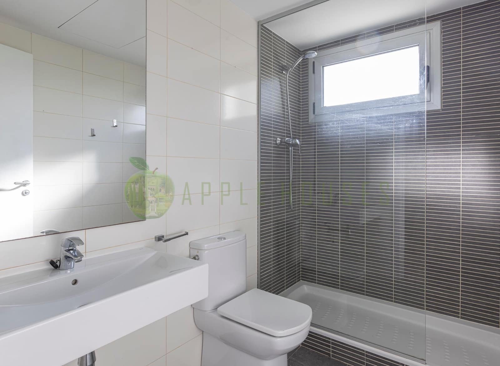 Apartamento de 3 habitaciones en Sitges en alquiler con piscina garaje - 2.100 € (Ref: 9400908)