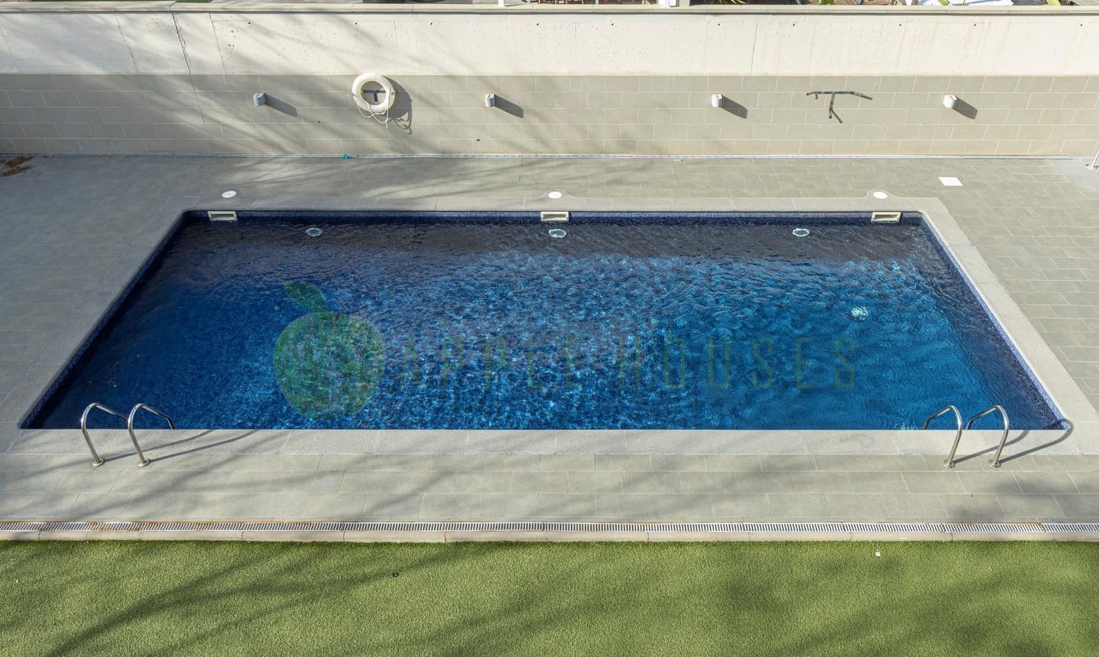 Apartamento de 3 habitaciones en Sitges en alquiler con piscina garaje - 2.100 € (Ref: 9400908)