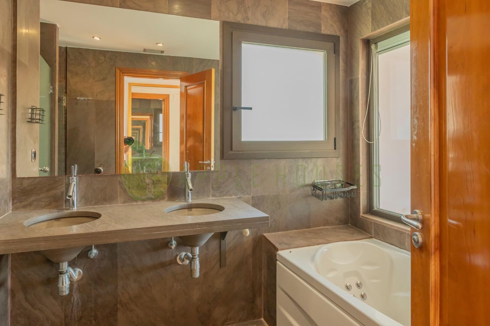 Chalet de 4 habitaciones en Sitges en venta con piscina - 950.000 € (Ref: 9474895)