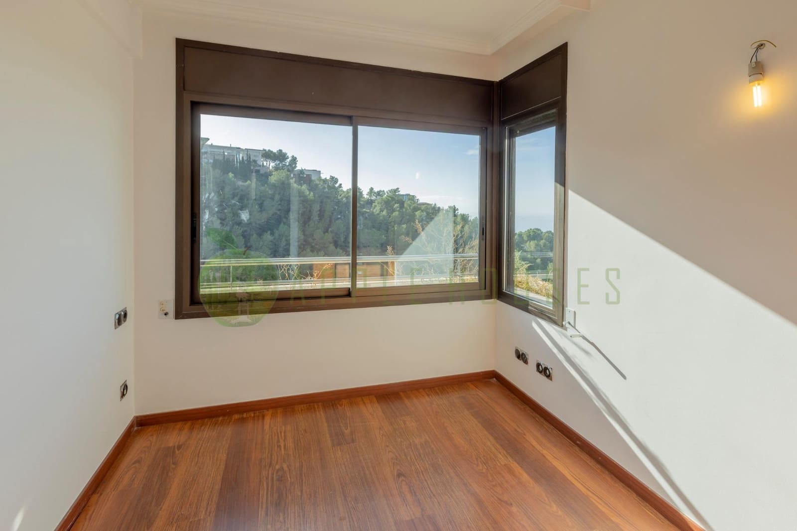 Chalet de 4 habitaciones en Sitges en venta con piscina - 950.000 € (Ref: 9474895)