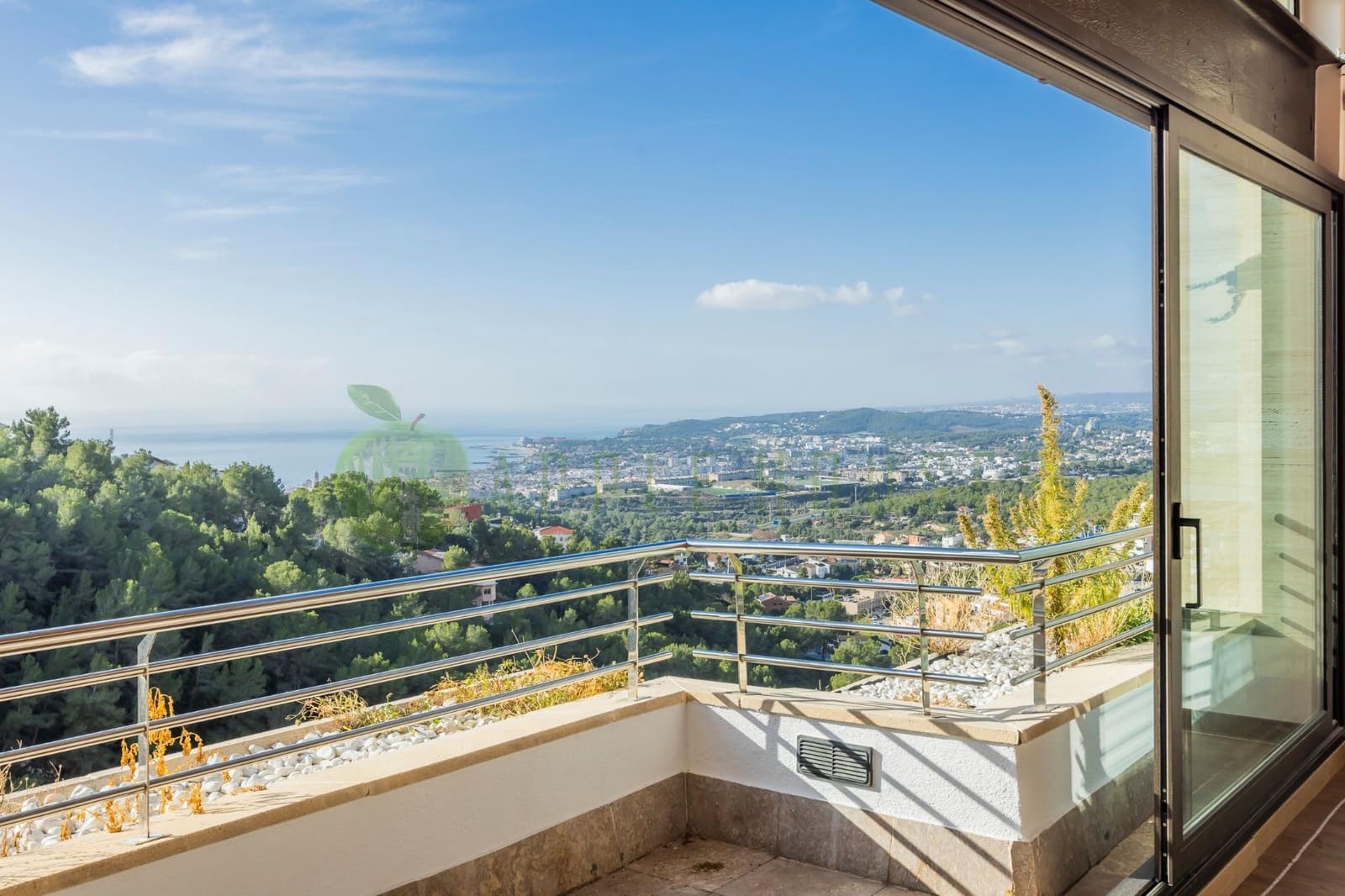 Chalet de 4 habitaciones en Sitges en venta con piscina - 950.000 € (Ref: 9474895)