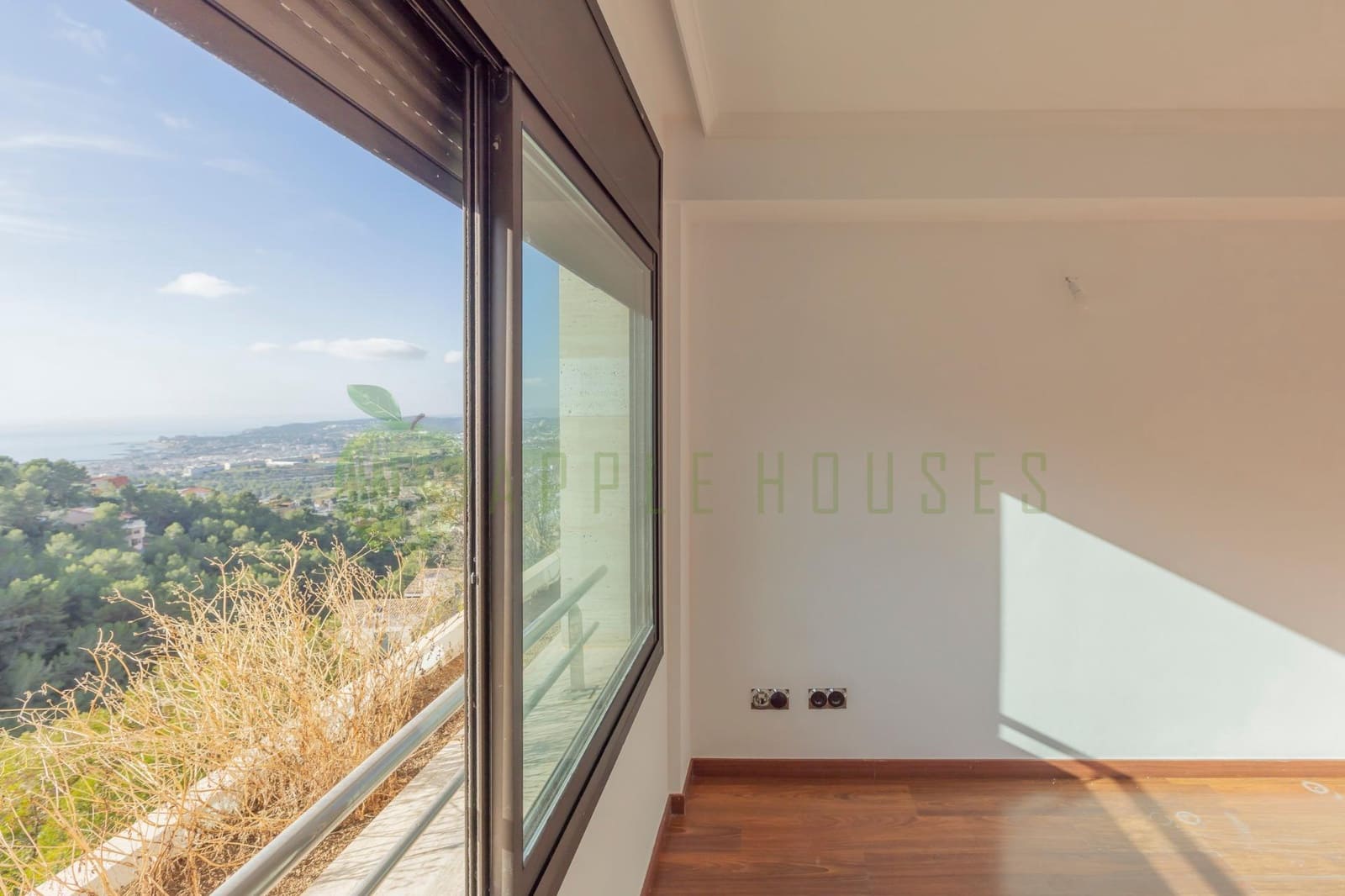 4 quarto Moradia para venda em Sitges com piscina - 950 000 € (Ref: 9474895)