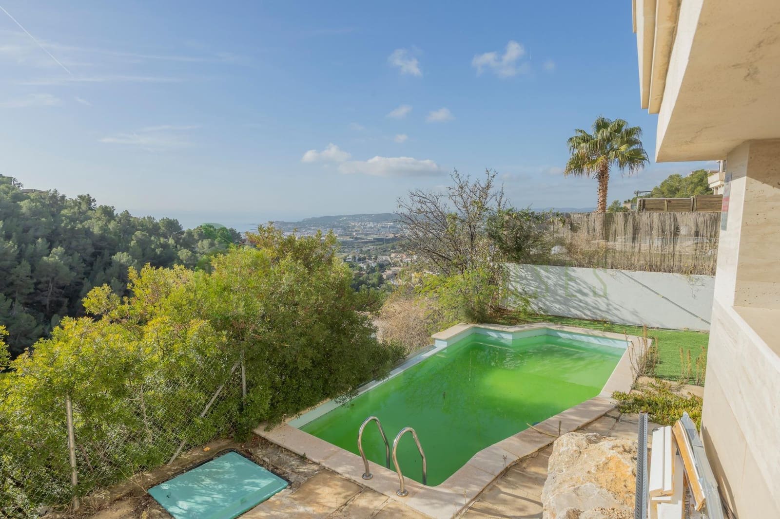 4 Zimmer Villa zu verkaufen in Sitges mit Pool - 950.000 € (Ref: 9474895)