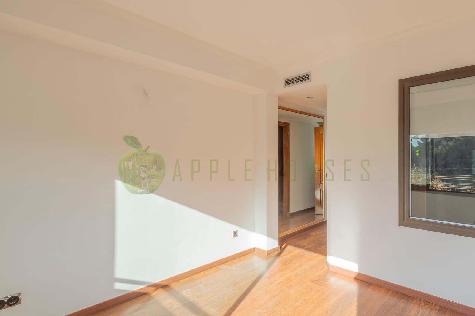 4 bedroom Villa for sale in Sitges with pool - € 930,000 (Ref: 9474895)