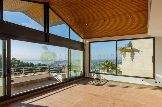 4 Zimmer Villa zu verkaufen in Sitges mit Pool - 930.000 € (Ref: 9474895)