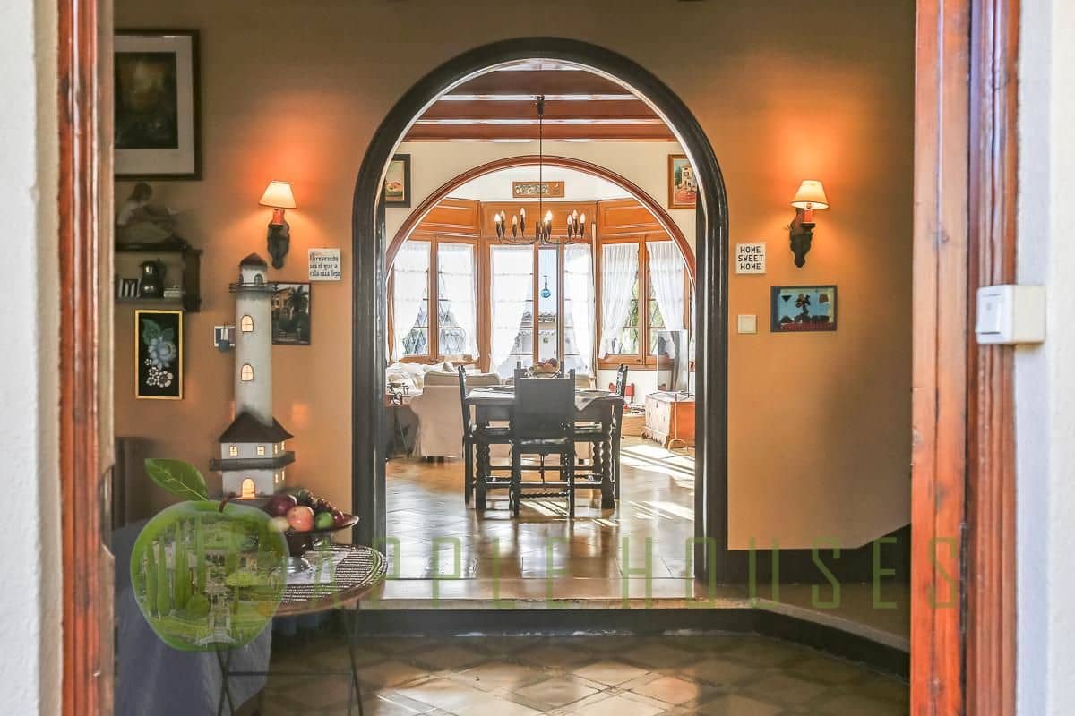 8 bedroom Villa for sale in Sitges with pool garage - € 2,900,000 (Ref: 9586478)