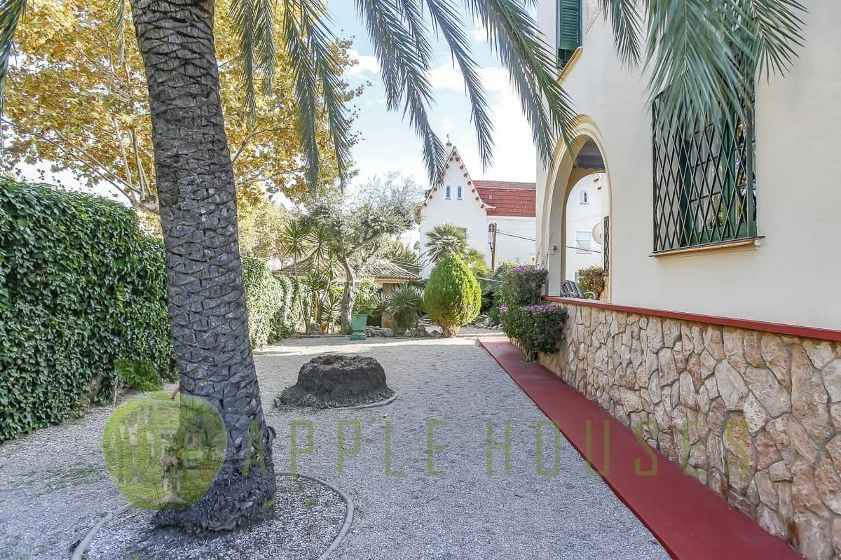 8 bedroom Villa for sale in Sitges with pool garage - € 2,900,000 (Ref: 9586478)