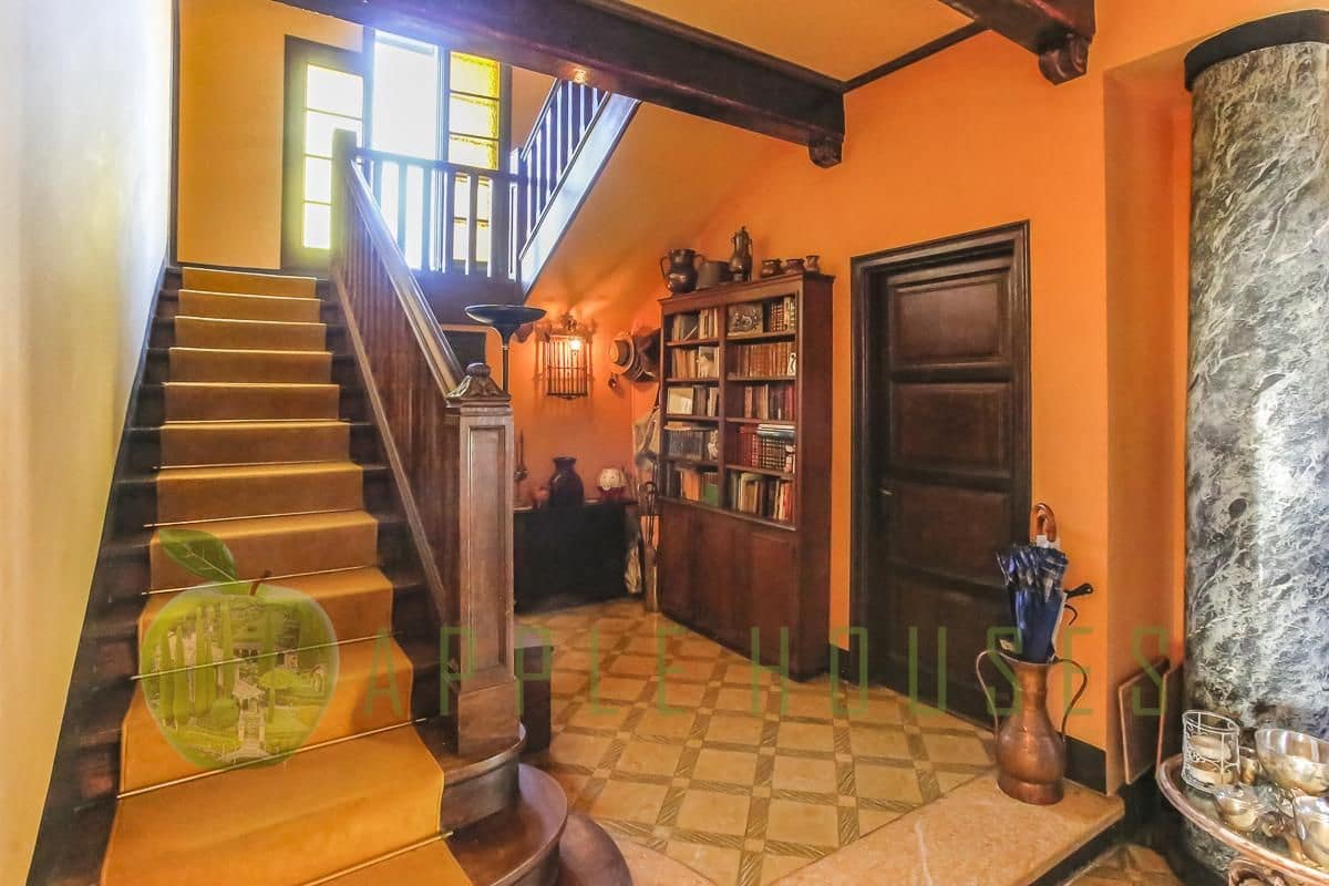 8 bedroom Villa for sale in Sitges with pool garage - € 2,900,000 (Ref: 9586478)