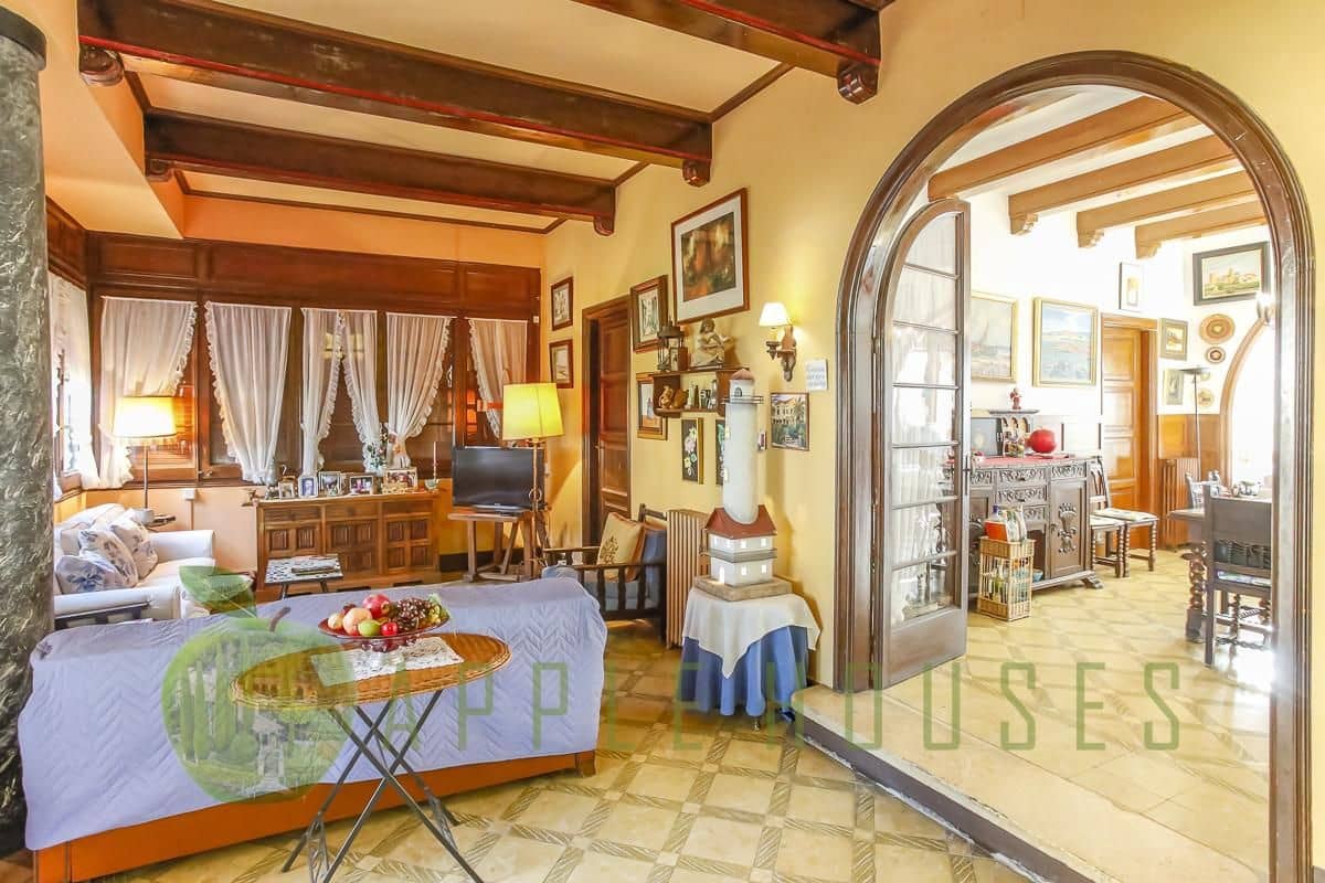 8 bedroom Villa for sale in Sitges with pool garage - € 2,900,000 (Ref: 9586478)