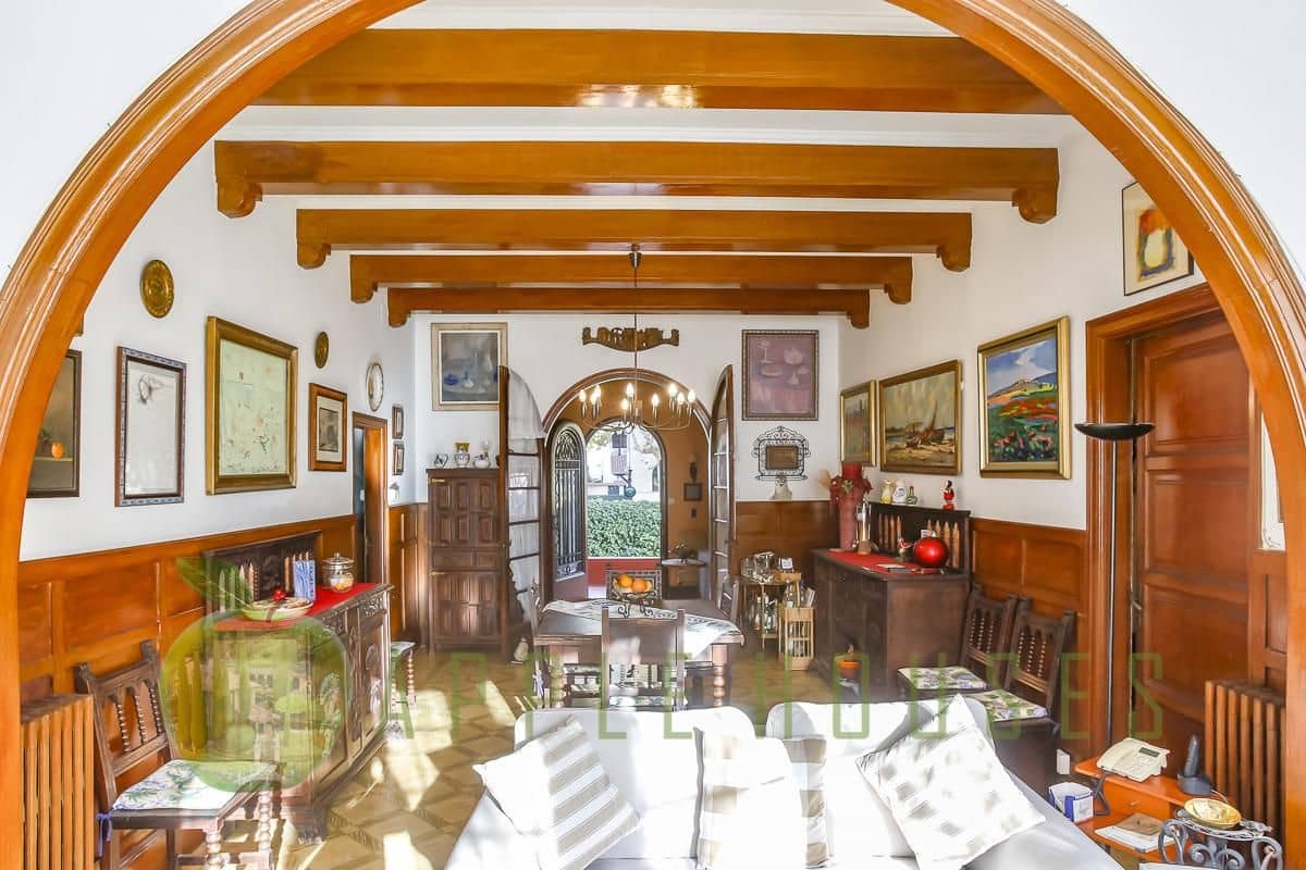 8 bedroom Villa for sale in Sitges with pool garage - € 2,900,000 (Ref: 9586478)