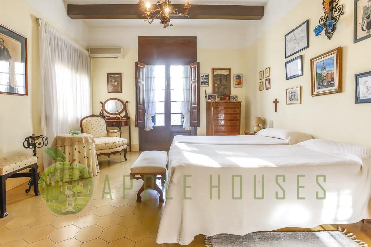 8 bedroom Villa for sale in Sitges with pool garage - € 2,900,000 (Ref: 9586478)