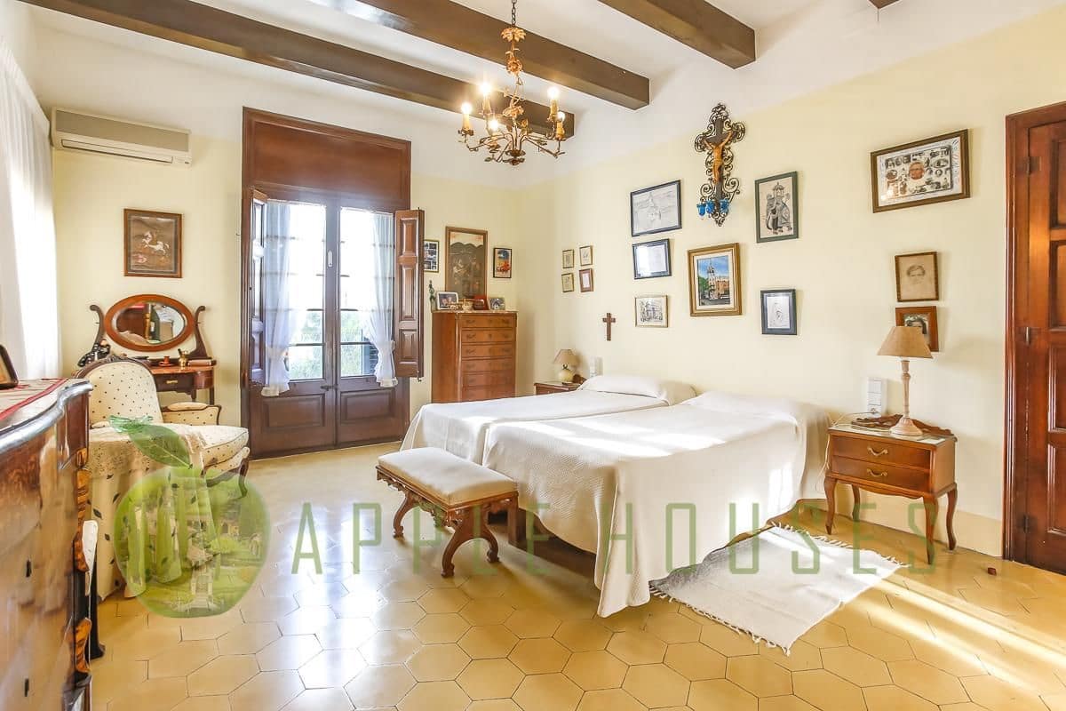 8 bedroom Villa for sale in Sitges with pool garage - € 2,900,000 (Ref: 9586478)