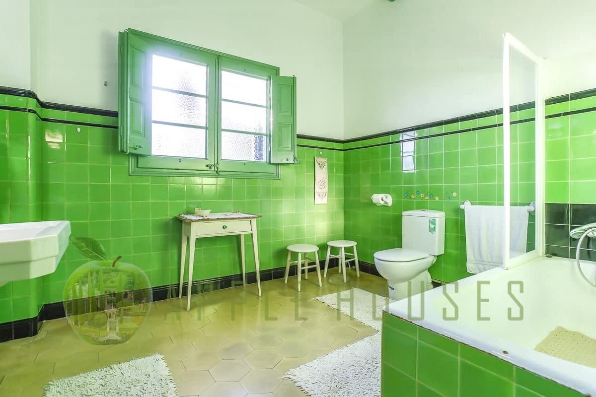 8 bedroom Villa for sale in Sitges with pool garage - € 2,900,000 (Ref: 9586478)