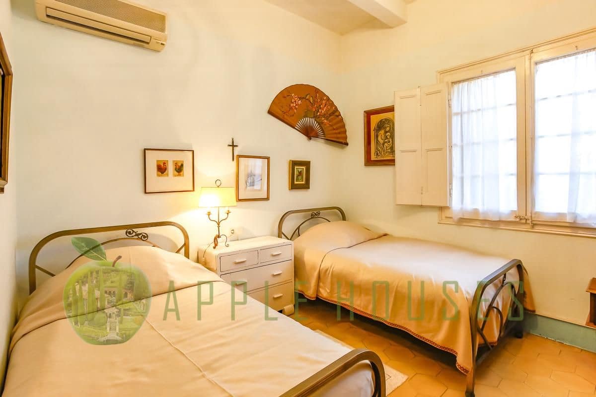 8 bedroom Villa for sale in Sitges with pool garage - € 2,900,000 (Ref: 9586478)