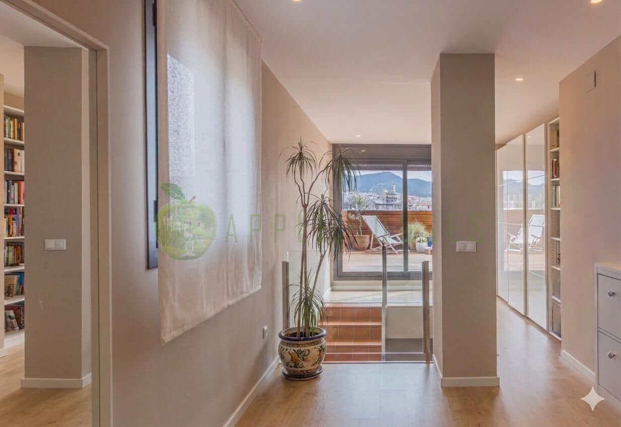 4 bedroom Penthouse for sale in Sitges with pool garage - € 1,270,000 (Ref: 9820487)