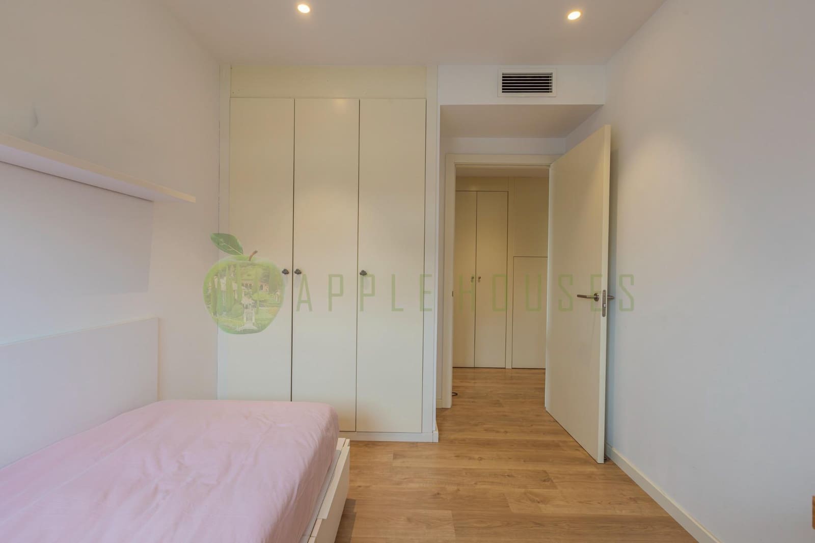 4 bedroom Penthouse for sale in Sitges with pool garage - € 1,270,000 (Ref: 9820487)