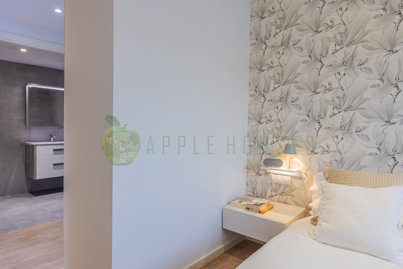 4 bedroom Penthouse for sale in Sitges with pool garage - € 1,270,000 (Ref: 9820487)