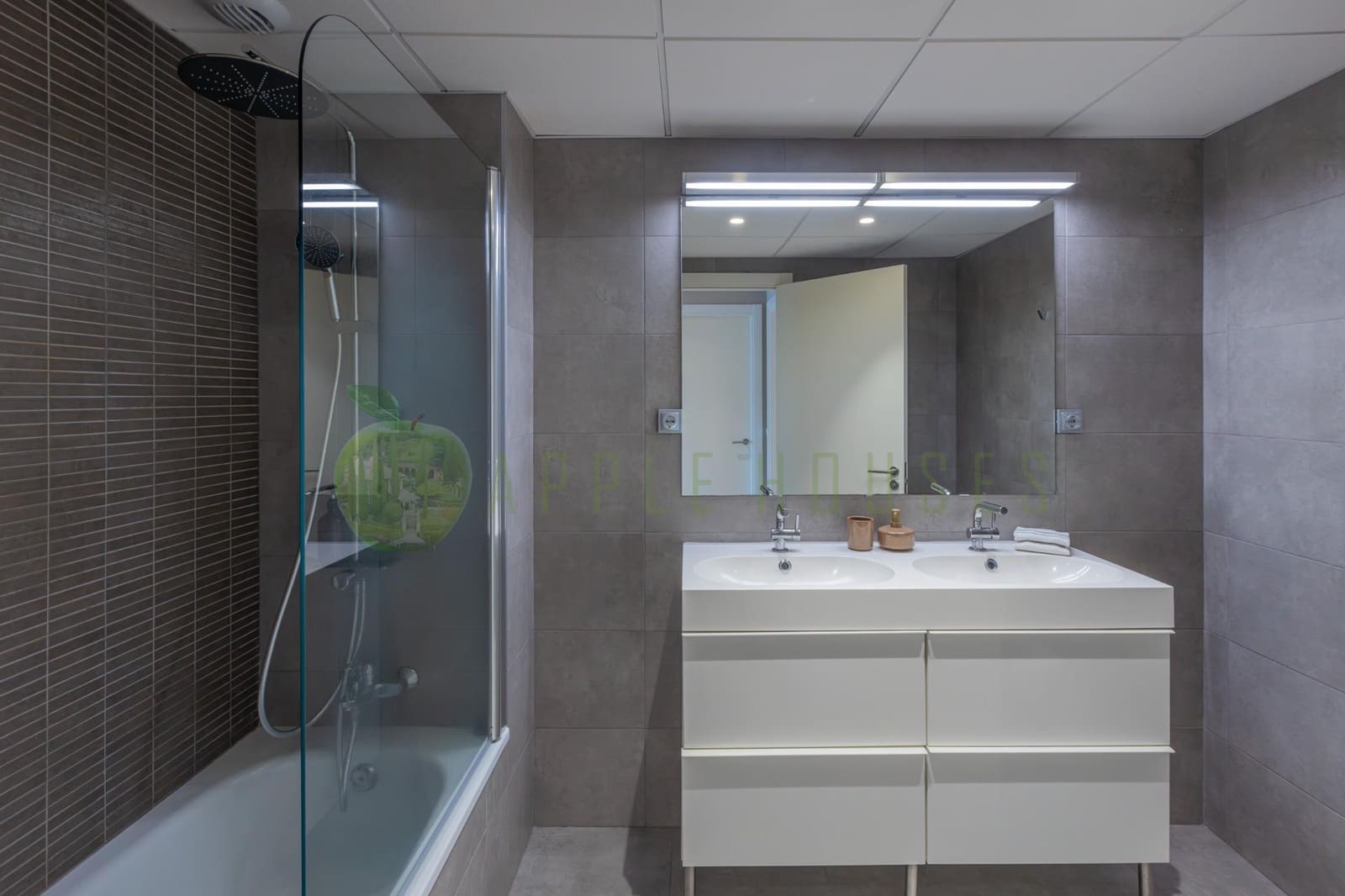 4 bedroom Penthouse for sale in Sitges with pool garage - € 1,270,000 (Ref: 9820487)