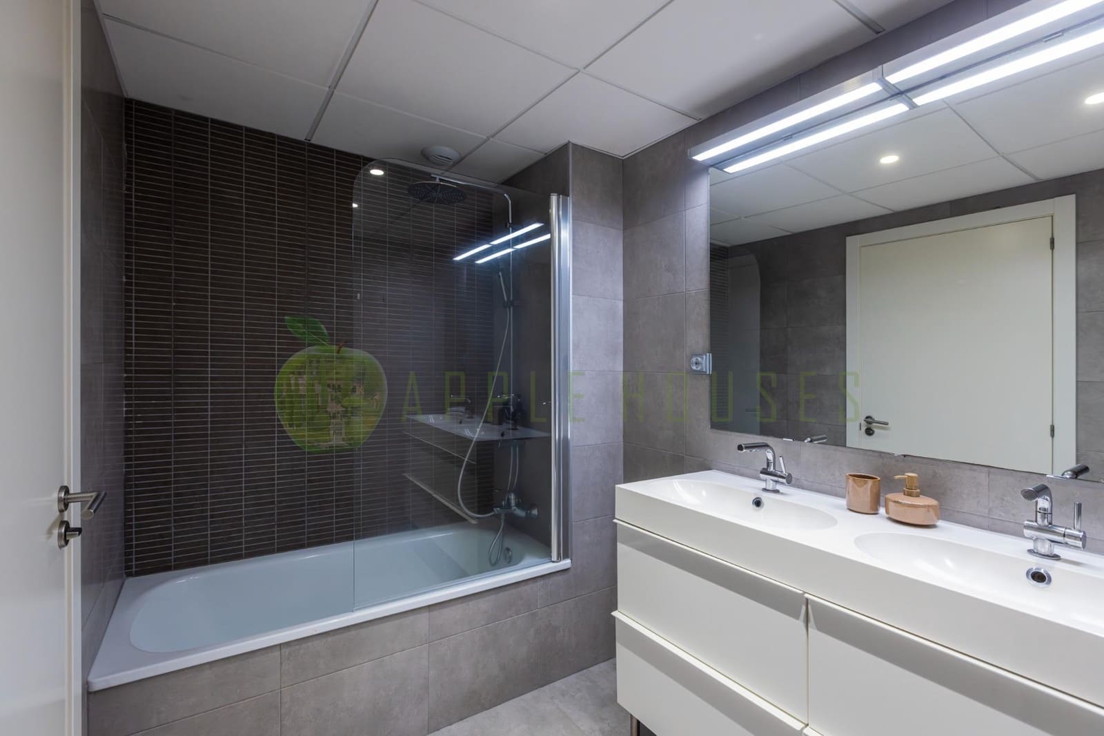4 bedroom Penthouse for sale in Sitges with pool garage - € 1,270,000 (Ref: 9820487)