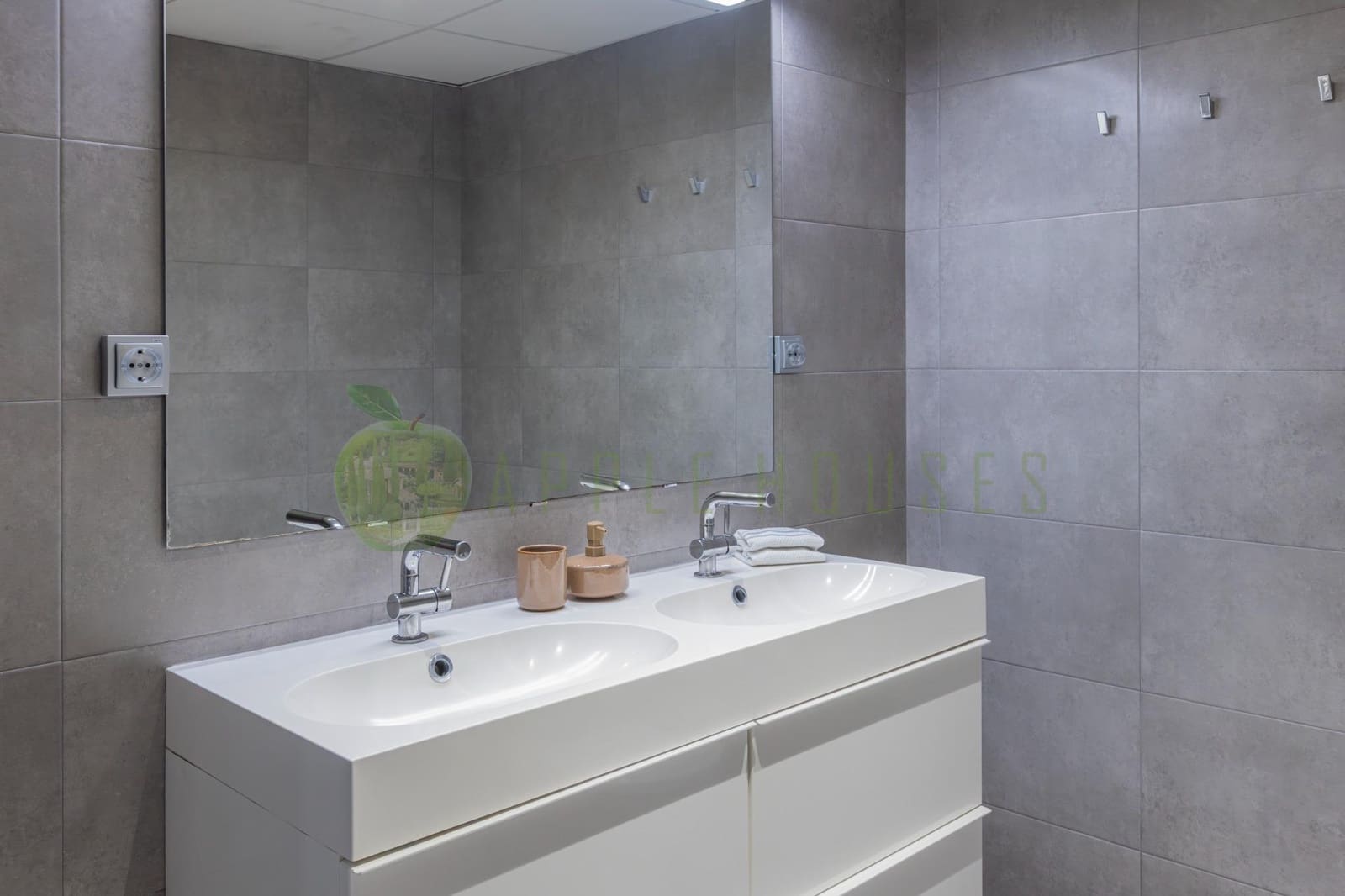 4 bedroom Penthouse for sale in Sitges with pool garage - € 1,270,000 (Ref: 9820487)