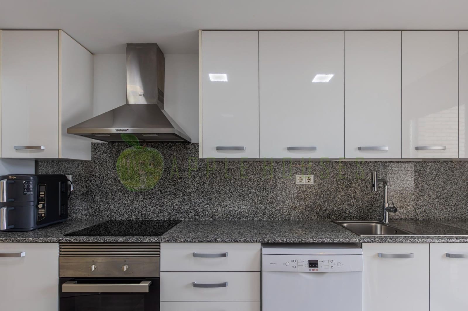 4 bedroom Penthouse for sale in Sitges with pool garage - € 1,270,000 (Ref: 9820487)