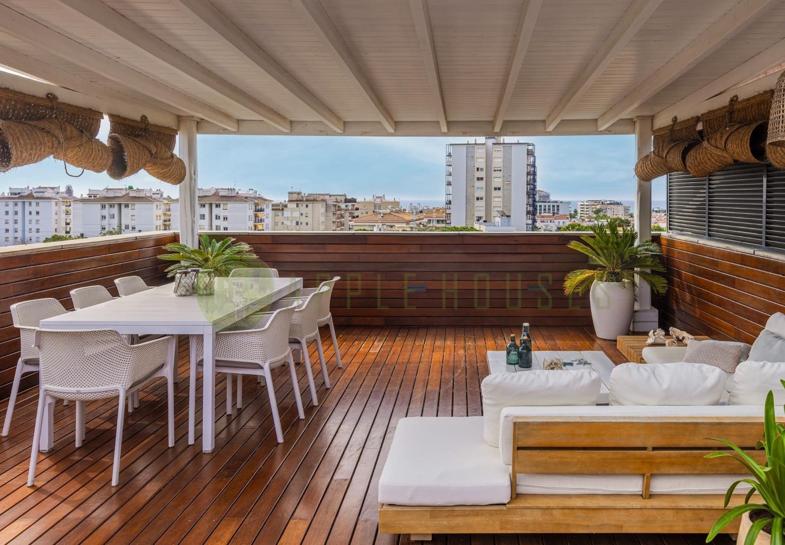 4 bedroom Penthouse for sale in Sitges with pool garage - € 1,270,000 (Ref: 9820487)