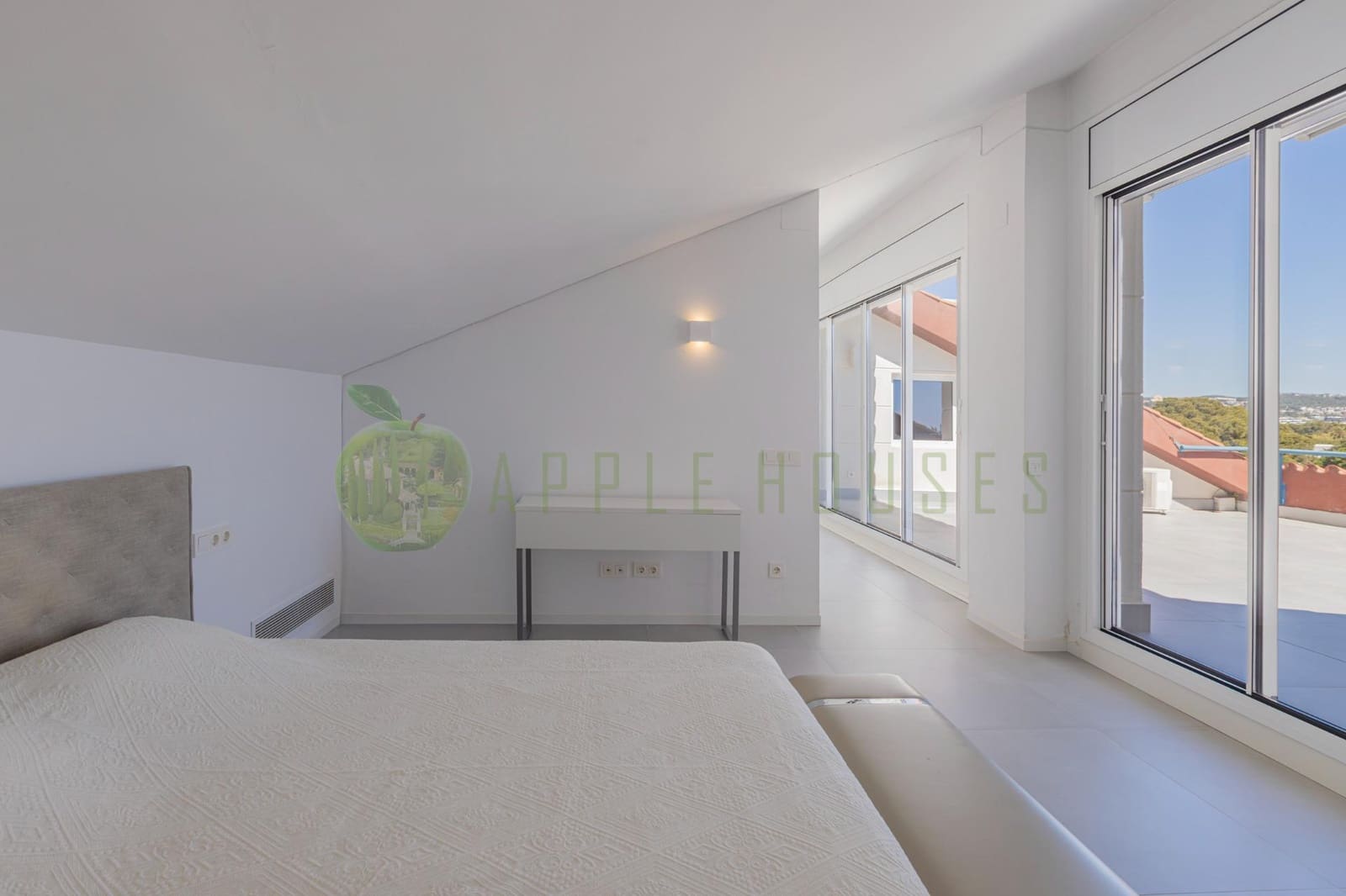 3 soverom Penthouse til salgs i Sitges med svømmebasseng garasje - € 2 150 000 (Ref: 9825235)