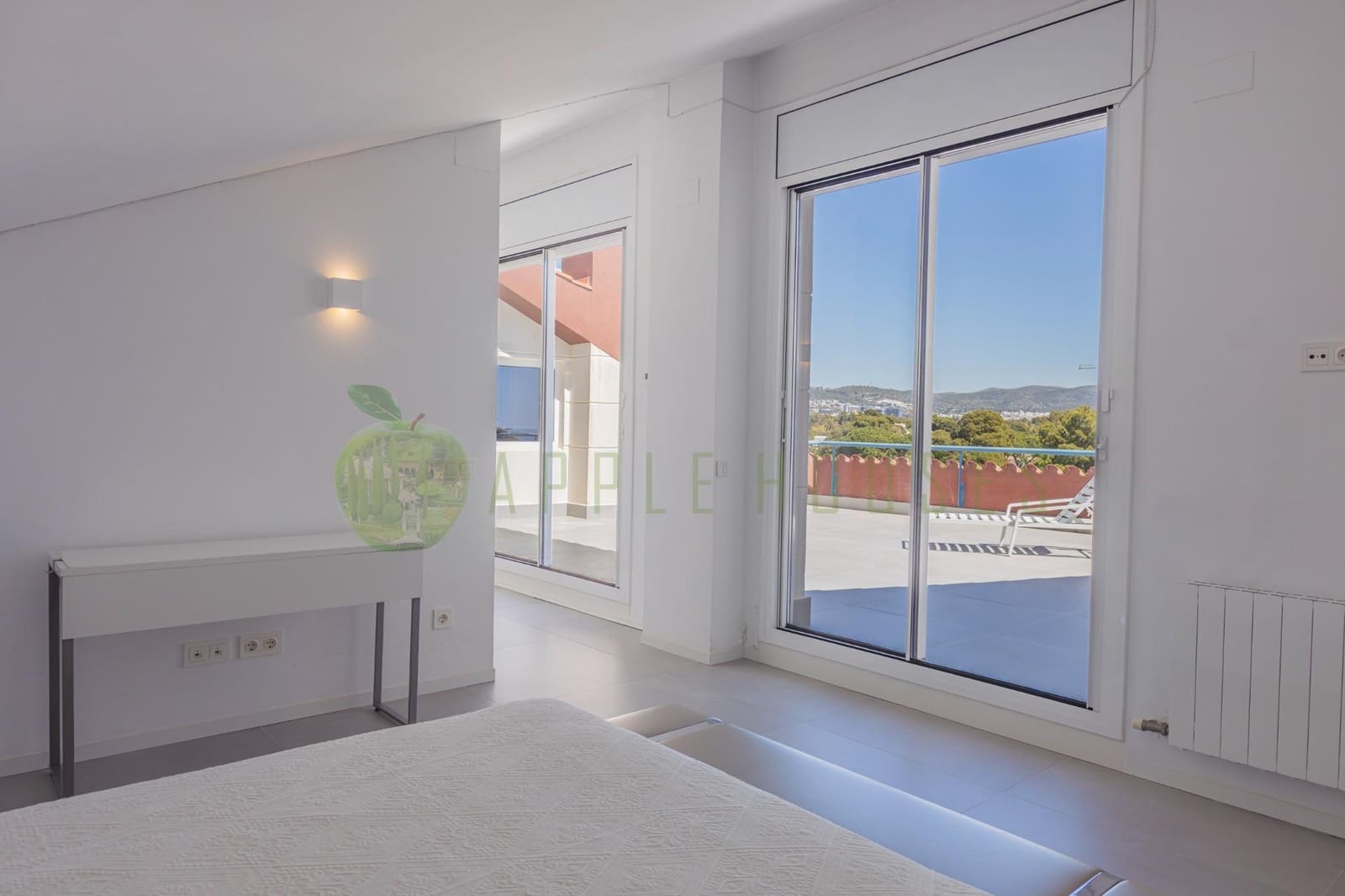 3 soverom Penthouse til salgs i Sitges med svømmebasseng garasje - € 2 150 000 (Ref: 9825235)
