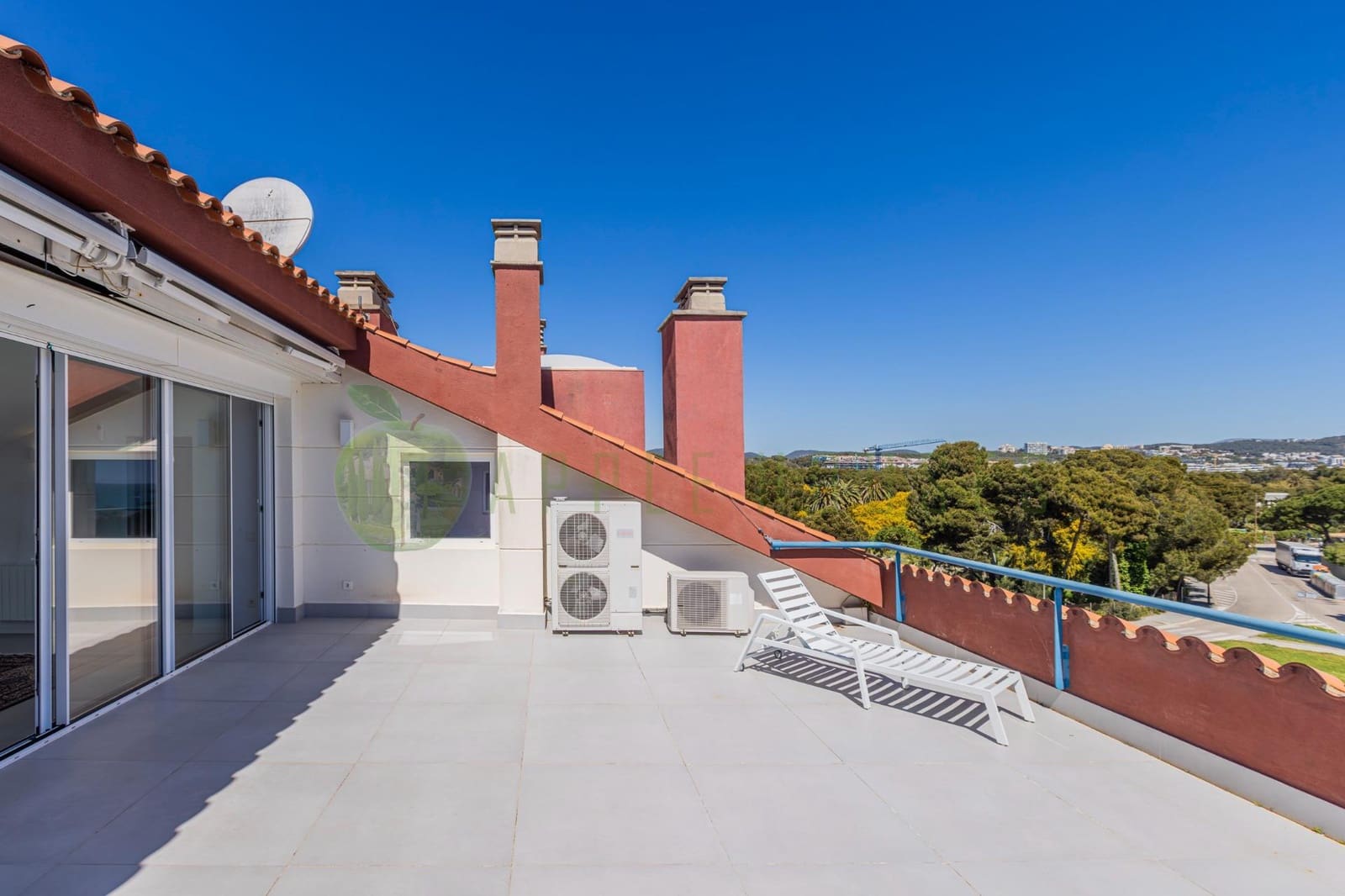 3 soverom Penthouse til salgs i Sitges med svømmebasseng garasje - € 2 150 000 (Ref: 9825235)
