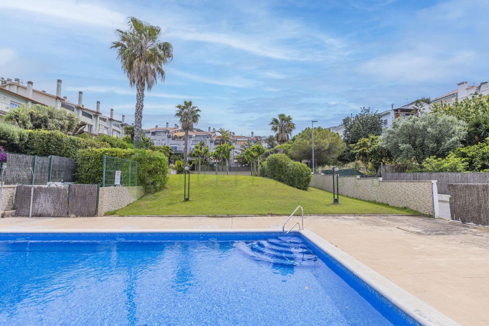 4 bedroom Terraced Villa for sale in Sitges with pool garage - € 645,000 (Ref: 9849342)