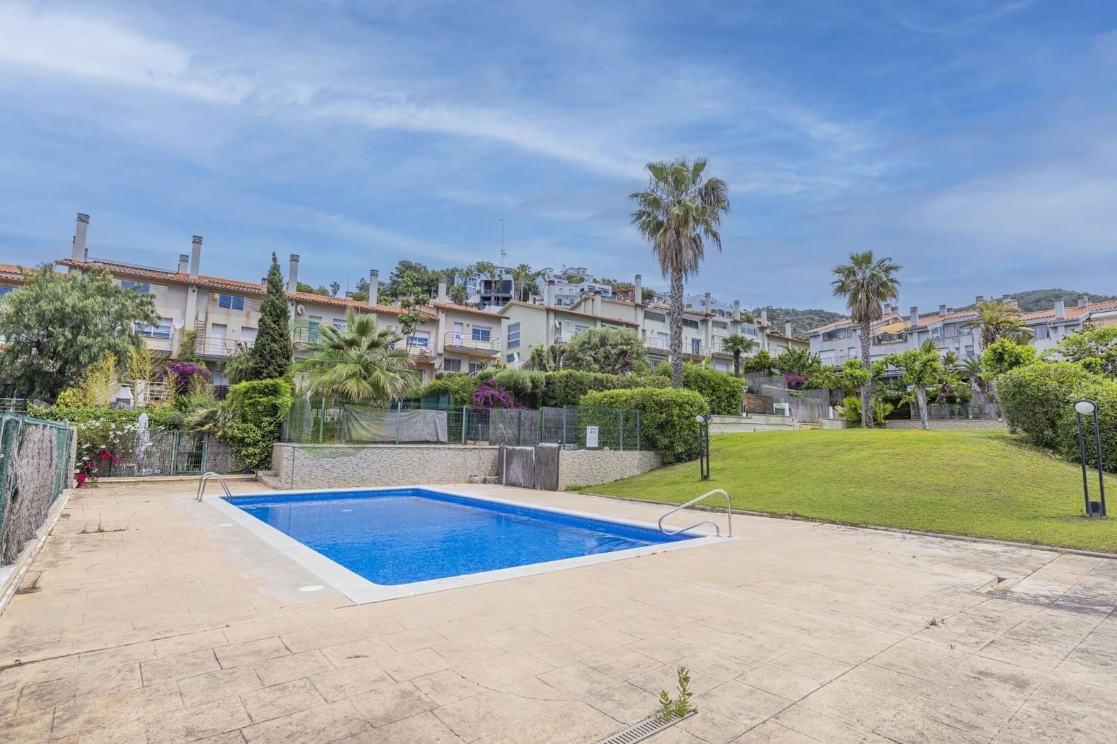 4 bedroom Terraced Villa for sale in Sitges with pool garage - € 645,000 (Ref: 9849342)