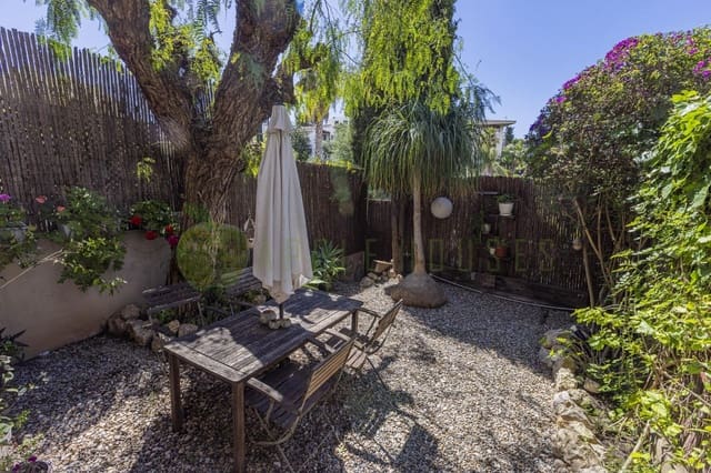 4 soverom Rekkehus til salgs i Sitges med svømmebasseng garasje - € 645 000 (Ref: 9849342)