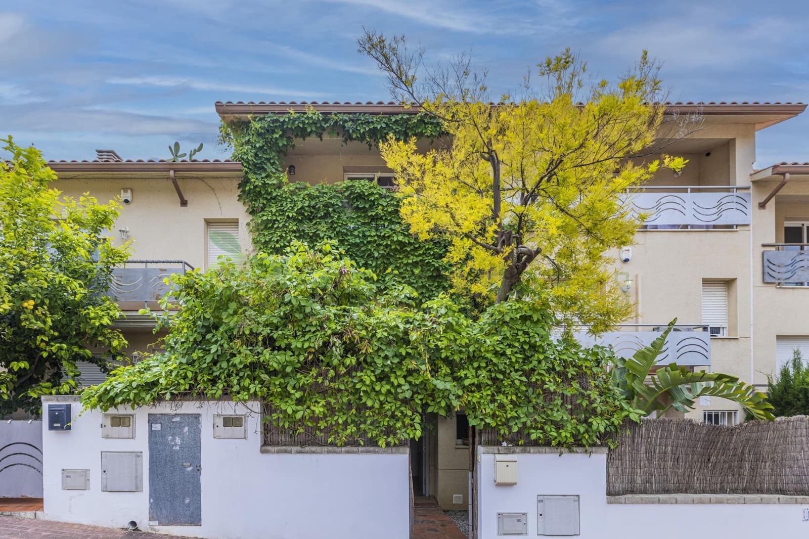 4 bedroom Terraced Villa for sale in Sitges with pool garage - € 645,000 (Ref: 9849342)