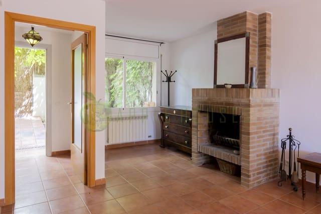 4 slaapkamer Rijtjeshuis te koop in Sitges met zwembad garage - € 645.000 (Ref: 9849342)