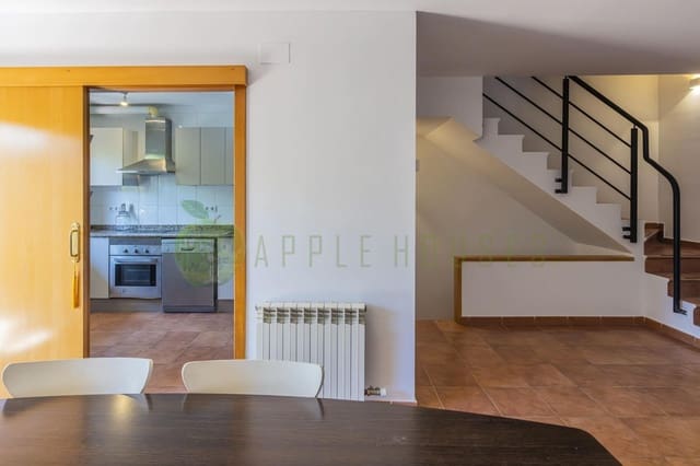 4 slaapkamer Rijtjeshuis te koop in Sitges met zwembad garage - € 645.000 (Ref: 9849342)