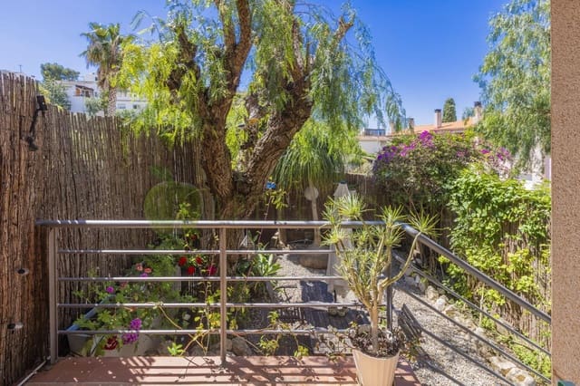 4 slaapkamer Rijtjeshuis te koop in Sitges met zwembad garage - € 645.000 (Ref: 9849342)