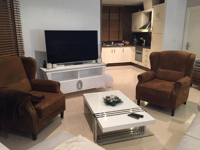 Chalet de 4 habitaciones en Rojales en venta con piscina - 557.000 € (Ref: 10000903)