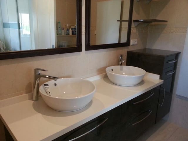 Chalet de 4 habitaciones en Rojales en venta con piscina - 557.000 € (Ref: 10000903)