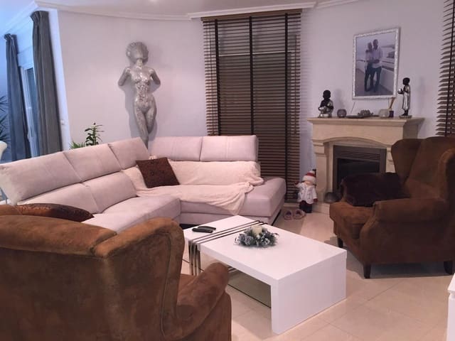 Chalet de 4 habitaciones en Rojales en venta con piscina - 557.000 € (Ref: 10000903)