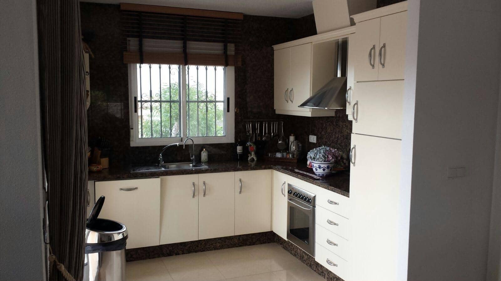 Chalet de 4 habitaciones en Rojales en venta con piscina - 557.000 € (Ref: 10000903)