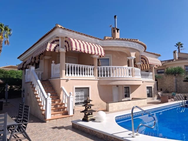 Chalet de 4 habitaciones en Rojales en venta con piscina - 557.000 € (Ref: 10000903)