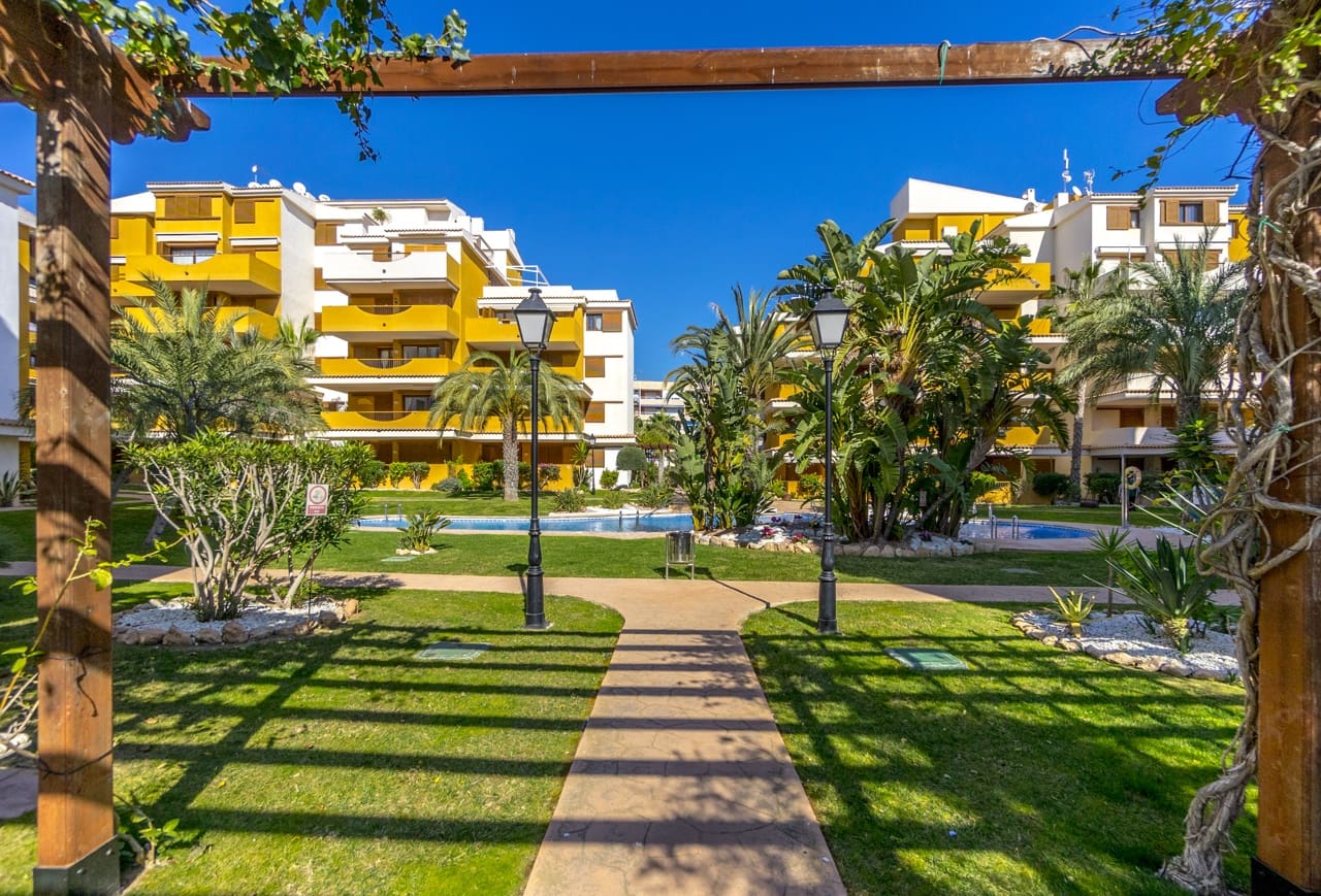 3 soveværelse Lejlighed til salg i Punta Prima - € 449.000 (Ref: 10037637)