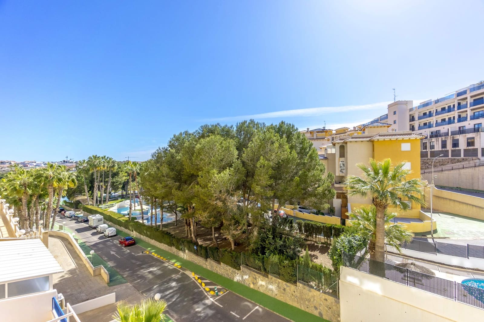2 bedroom Apartment for sale in Dehesa de Campoamor, Orihuela with pool