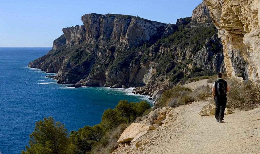 Chalet de 4 habitaciones en Cumbre del Sol en venta con piscina - 2.720.000 € (Ref: 8431022)