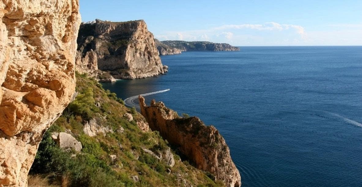 Chalet de 4 habitaciones en Cumbre del Sol en venta con piscina - 2.720.000 € (Ref: 8431022)