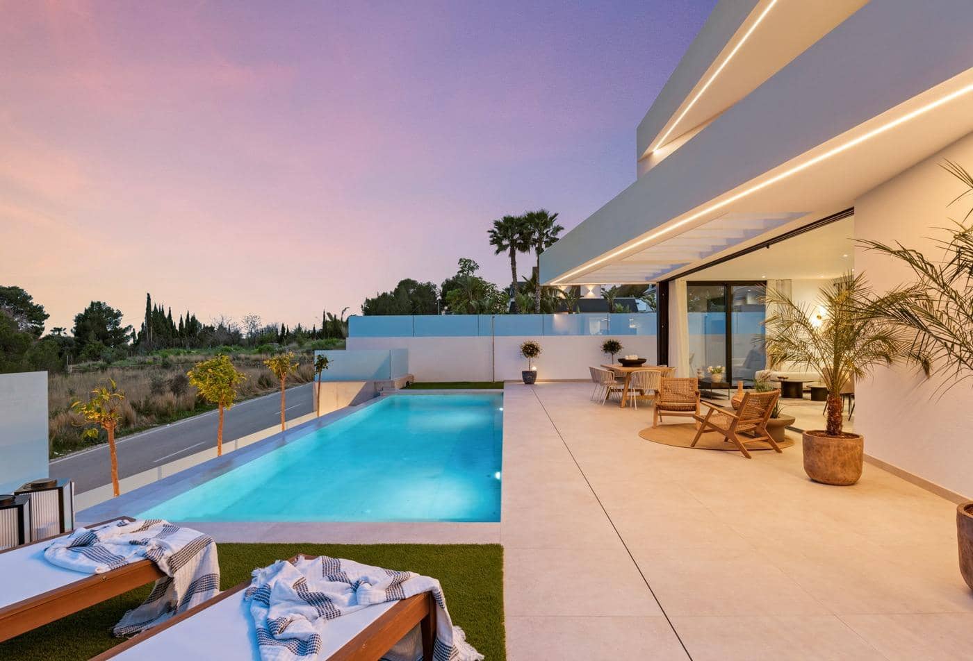 Chalet de 4 habitaciones en Polop en venta con piscina - 725.000 € (Ref: 9061094)