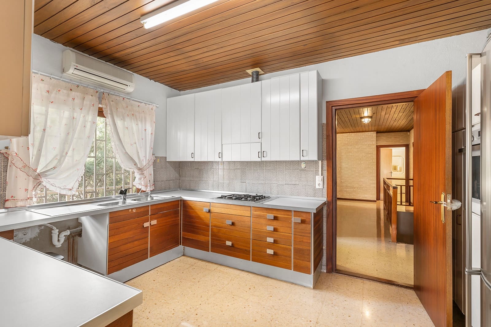 5 chambre Villa/Maison à vendre à Filipinas - 670 000 € (Ref: 9395502)